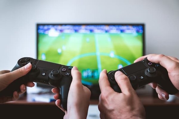 Comment les jeux vidéo multijoueurs peuvent-ils influencer le développement des compétences sociales chez les jeunes?
